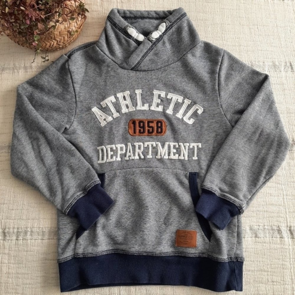 𝅺H&M pullover size 6-8 years